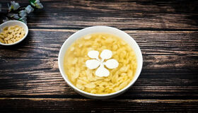 Savor Hue’s sweet mung bean pudding on a culinary tour